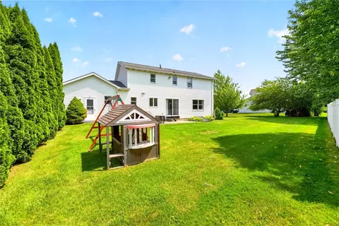Exterior - 953 Dibbles Trl, Webster, NY 14580 photo 6 of 8