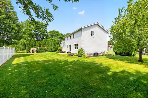 Exterior - 953 Dibbles Trl, Webster, NY 14580 photo 8 of 8