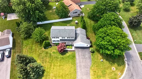 View/Area - 953 Dibbles Trl, Webster, NY 14580 photo 2 of 3