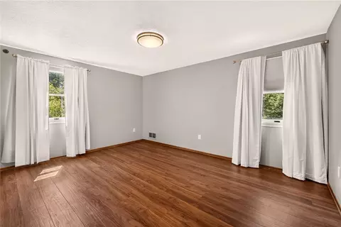 Bedroom - 953 Dibbles Trl, Webster, NY 14580 photo 4 of 8