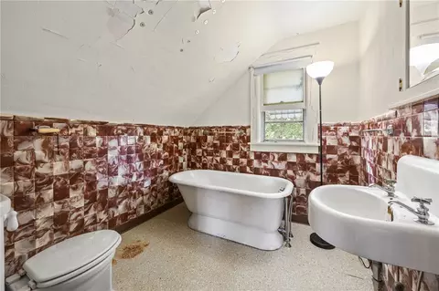 Bath - 9 Topper Dr, Irondequoit, NY 14622 photo 2 of 2