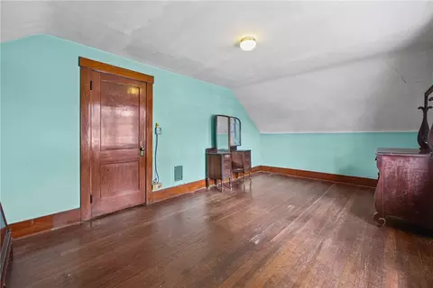 Bedroom - 9 Topper Dr, Irondequoit, NY 14622 photo 4 of 9