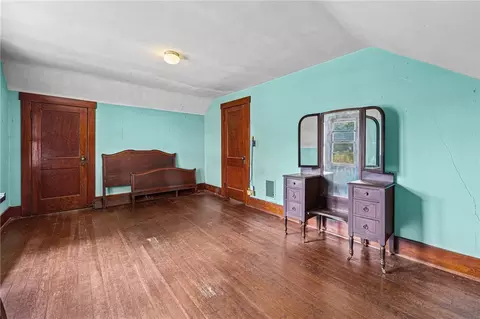 Bedroom - 9 Topper Dr, Irondequoit, NY 14622 photo 2 of 9