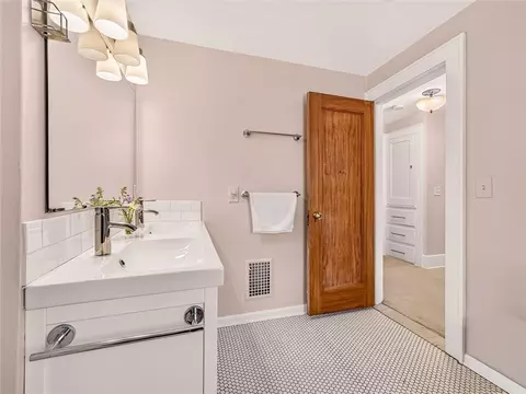 Bath - 505 Hurstbourne Rd, Irondequoit, NY 14609 photo 2 of 3