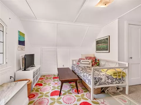 Bedroom - 505 Hurstbourne Rd, Irondequoit, NY 14609 photo 5 of 5