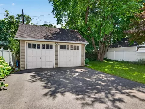 Exterior - 505 Hurstbourne Rd, Irondequoit, NY 14609 photo 5 of 6
