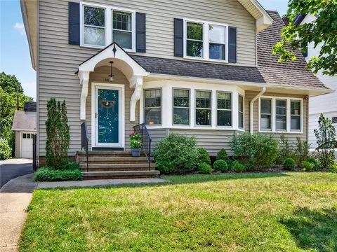 Exterior - 505 Hurstbourne Rd, Irondequoit, NY 14609 photo 3 of 6