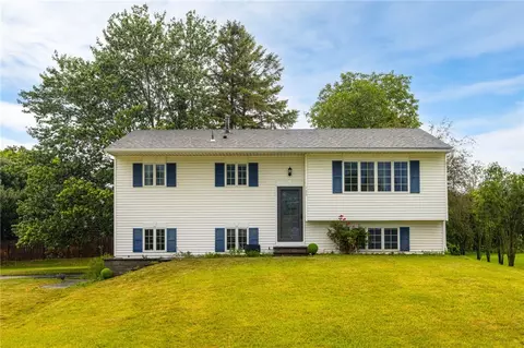125 Authors Ave, Henrietta, NY 14467