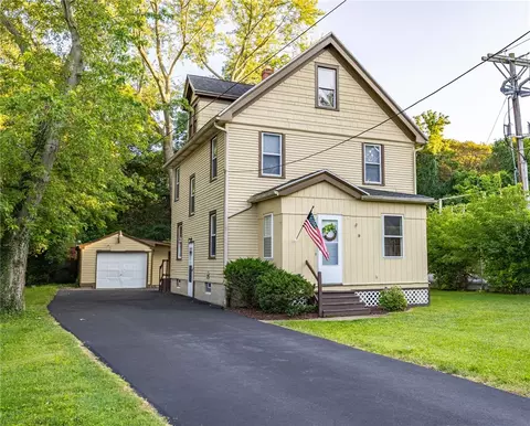 77 Boxart St, Rochester, NY 14612