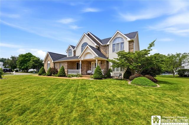 30 Ashwood Ln, Orchard Park, NY 14127