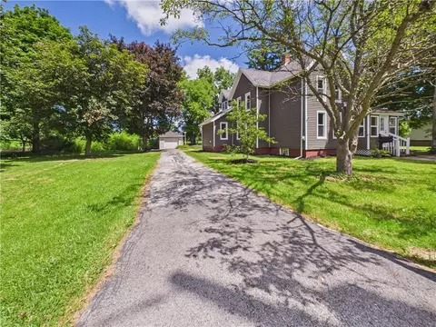 22 Stephens St, Clifton Springs, NY 14432