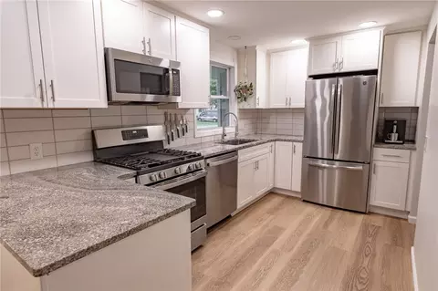 Kitchen - 167 Willowen Dr, Irondequoit, NY 14609 photo 2 of 4