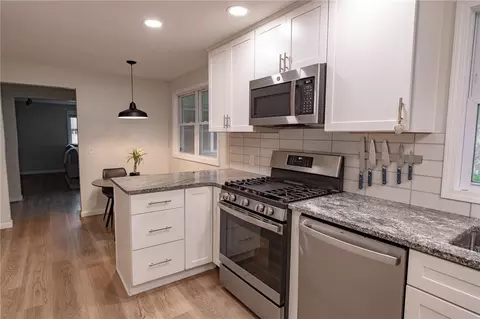 Kitchen - 167 Willowen Dr, Irondequoit, NY 14609 photo 4 of 4