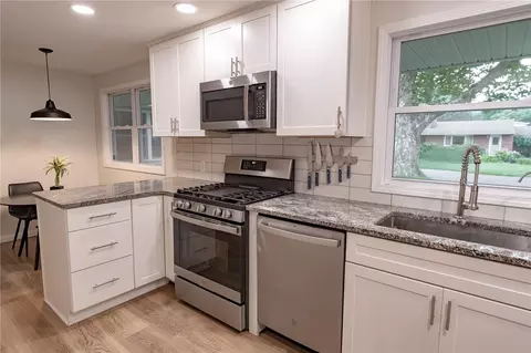Kitchen - 167 Willowen Dr, Irondequoit, NY 14609 photo 3 of 4