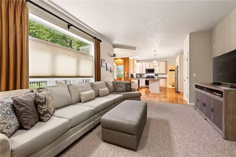 Living - 2 Angels Path, Webster, NY 14580 photo 2 of 4