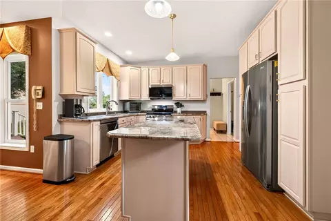 Kitchen - 2 Angels Path, Webster, NY 14580 photo 2 of 4