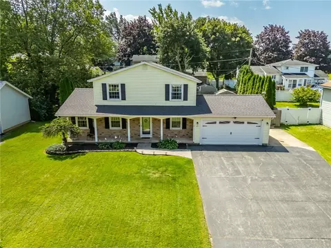 27 Sunny Slope Dr, Parma, NY 14468