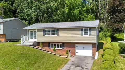 83 Valley St, Rochester, NY 14612