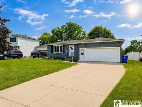 4374 Robin Ln, Hamburg, NY 14075