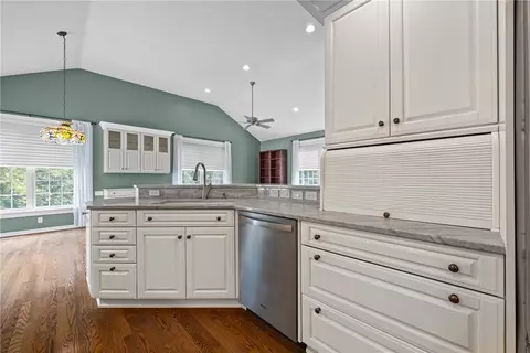 Kitchen - 47 Granite Dr, Perinton, NY 14526 photo 5 of 10