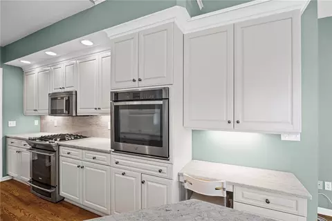 Kitchen - 47 Granite Dr, Perinton, NY 14526 photo 6 of 10