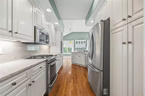 Kitchen - 47 Granite Dr, Perinton, NY 14526 photo 8 of 10