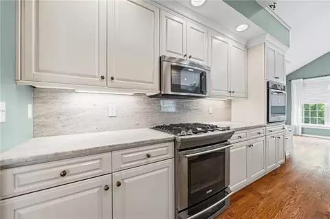 Kitchen - 47 Granite Dr, Perinton, NY 14526 photo 3 of 10