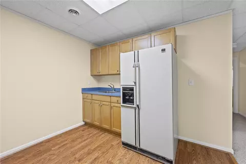 Kitchen - 47 Granite Dr, Perinton, NY 14526 photo 10 of 10