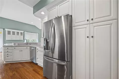 Kitchen - 47 Granite Dr, Perinton, NY 14526 photo 4 of 10
