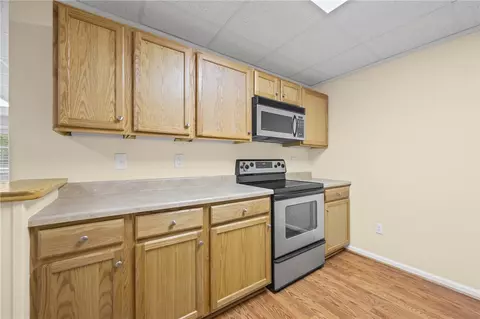 Kitchen - 47 Granite Dr, Perinton, NY 14526 photo 9 of 10