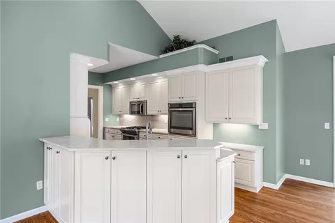 Kitchen - 47 Granite Dr, Perinton, NY 14526 photo 1 of 10