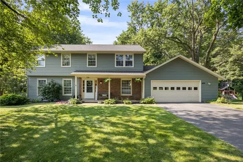 694 Shanlee Dr, Webster, NY 14580