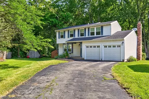 1590 Sweetbrier Ln, Walworth, NY 14568