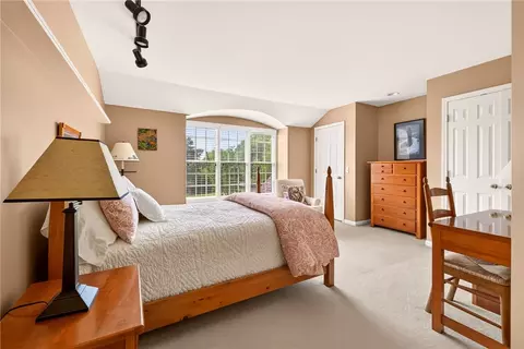 18 Sunrise Park, Pittsford, NY 14534