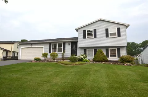 15 Landstone Ter, Gates, NY 14606