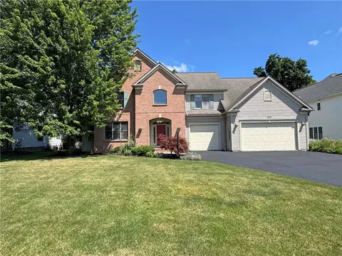 162 Barclay Square Dr, Rochester, NY 14618