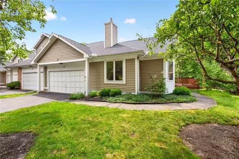 15 Foxborough Ln, Rochester, NY 14618