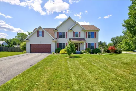 803 Red Fox Cir, Ontario, NY 14519