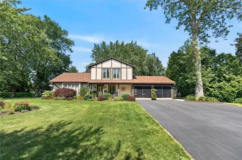 175 Troutbeck Ln, Greece, NY 14626