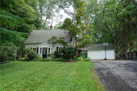 157 Ayrault Rd, Perinton, NY 14450