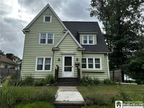 12 Meadow Ln, Jamestown, NY 14701