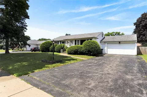 Exterior - 38 Stanridge Ct, Irondequoit, NY 14617 photo 2 of 7
