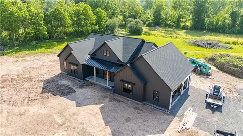 425 County Line Rd, Webster, NY 14580
