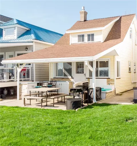 8546 Gardenier Ln, Sodus Point, NY 14555