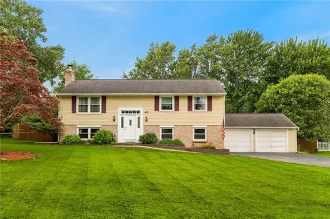 60 Barnfield Rd, Pittsford, NY 14534