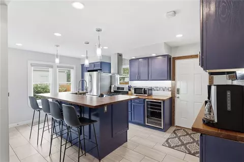Kitchen - 59 Salem Rd, Irondequoit, NY 14622 photo 3 of 4