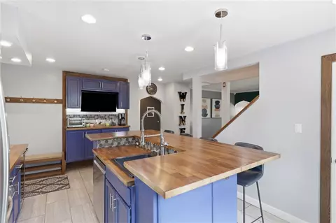 Kitchen - 59 Salem Rd, Irondequoit, NY 14622 photo 2 of 4