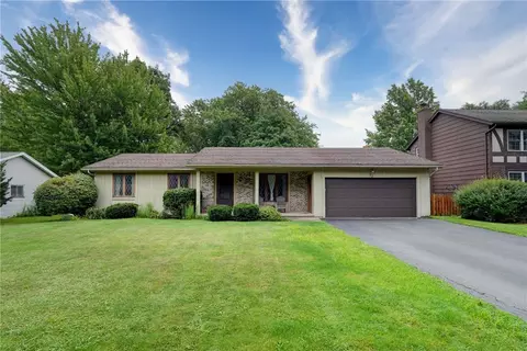72 Burlwood Dr, Greece, NY 14612