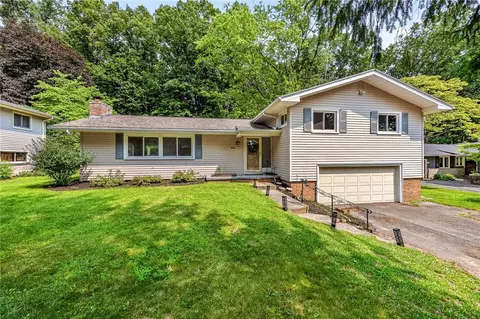 82 Burrows Hills Dr, Rochester, NY 14625