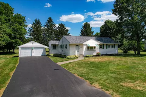 8583 W Bergen Rd, Le Roy, NY 14482